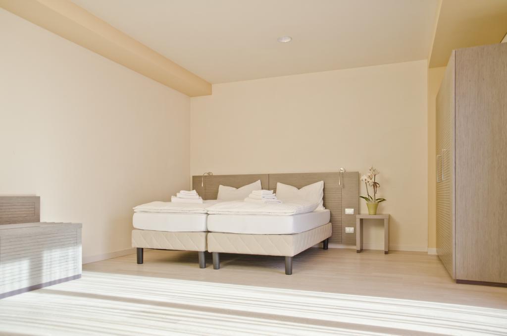 פולגריה Hotel Kube חדר תמונה