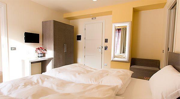 פולגריה Hotel Kube מראה חיצוני תמונה