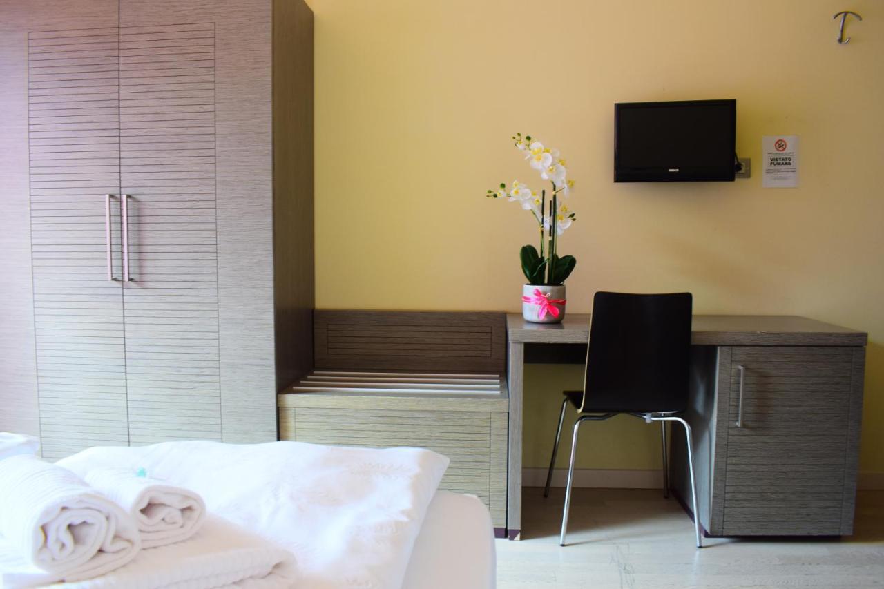 פולגריה Hotel Kube מראה חיצוני תמונה