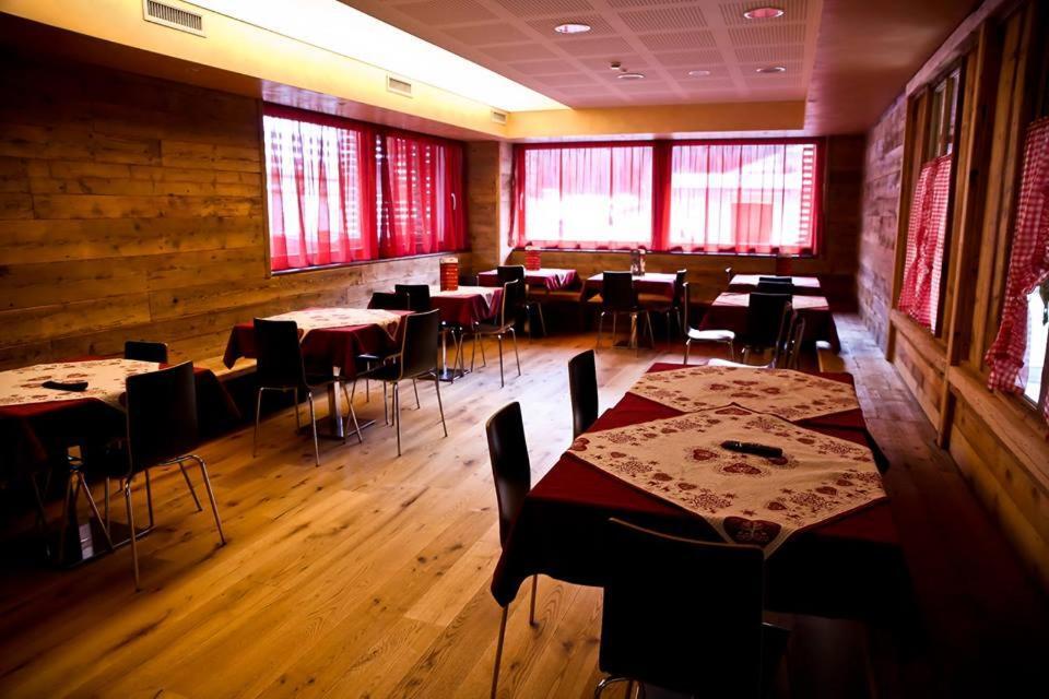 פולגריה Hotel Kube מראה חיצוני תמונה